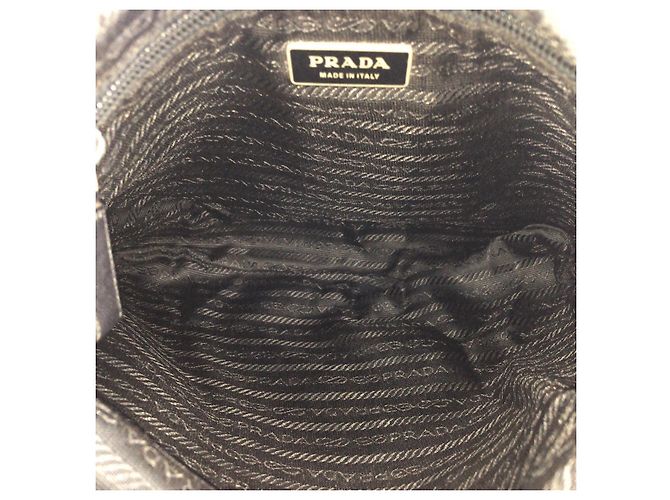 Borsa a Spalla Prada in Nylon e Pelle con Logo Triangolo Tessuto Nero - vista 9
