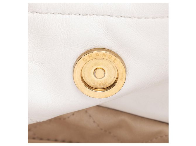 Gabrielle Bolso de hombro mediano Chanel 22 en piel de ternera brillante Blanco - vista 10