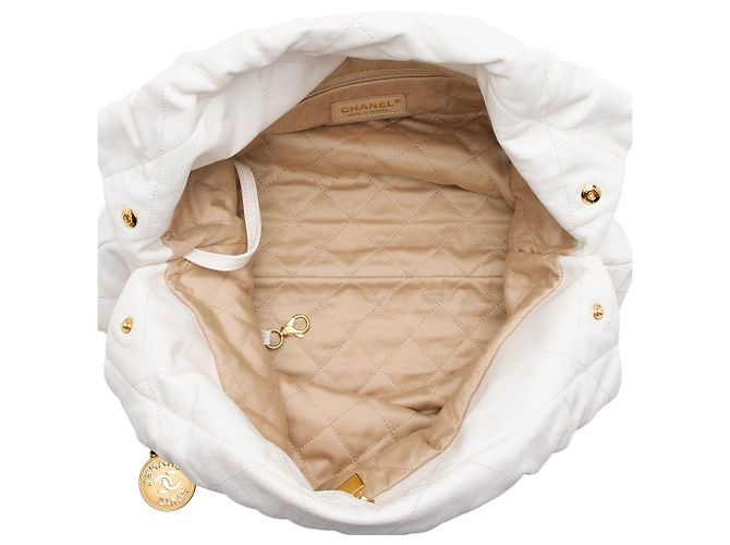 Gabrielle Bolso de hombro mediano Chanel 22 en piel de ternera brillante Blanco - vista 7