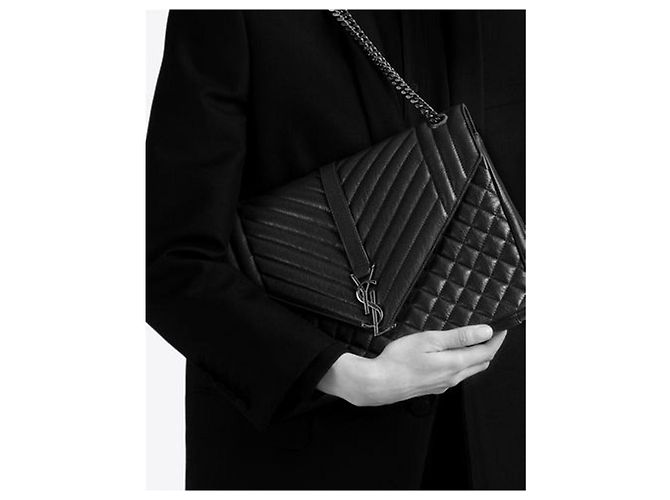 Saint Laurent Borsa a Spalla Ysl Grande Triquilt Envelope in Pelle Grana Nero - vista 20