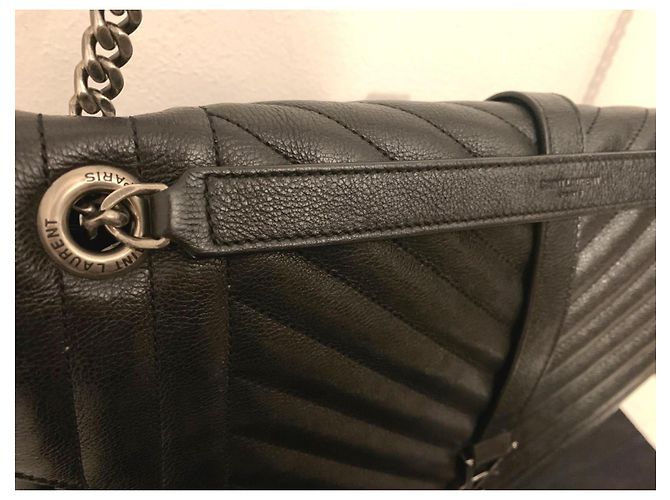 Saint Laurent Borsa a Spalla Ysl Grande Triquilt Envelope in Pelle Grana Nero - vista 8