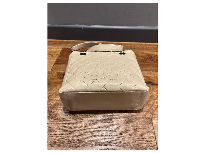 Bolsa de compras pequena Chanel em couro caviar bege - vista 7