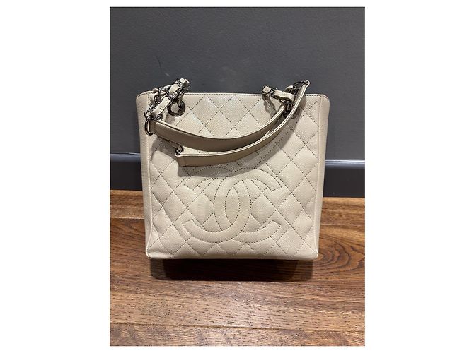 Bolsa de compras pequena Chanel em couro caviar bege - vista 9