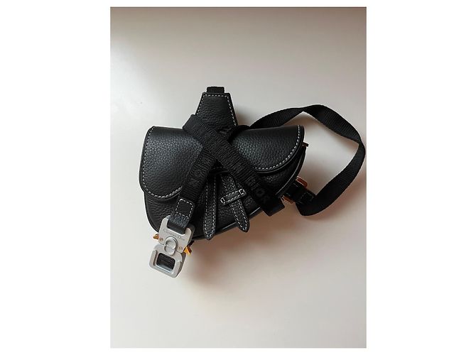 Sac Saddle Nano Dior en cuir de veau grainé noir - vue 2