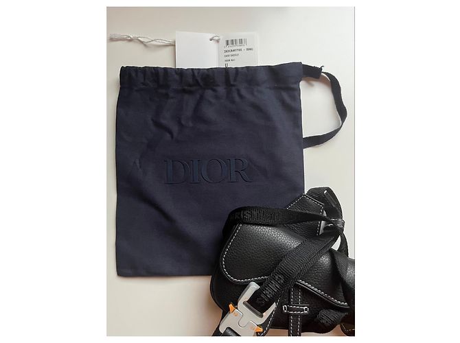 Sac Saddle Nano Dior en cuir de veau grainé noir - vue 3