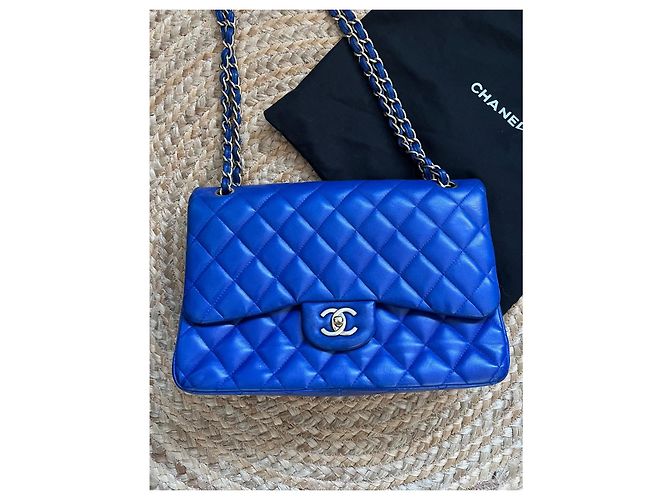 Chanel Timeless Jumbo 30 in pelle d'agnello blu - vista 2