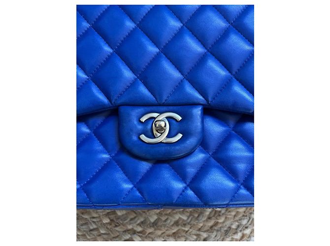 Chanel Timeless Jumbo 30 in pelle d'agnello blu - vista 3