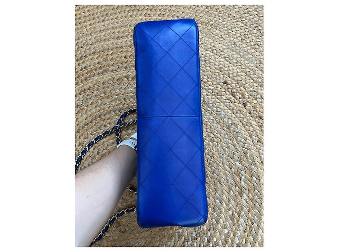 Chanel Timeless Jumbo 30 in pelle d'agnello blu - vista 9