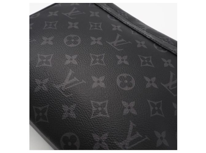 Louis Vuitton Monogram Eclipse District PM Schultertasche Braun Schwarz Monogramm - Ansicht 3