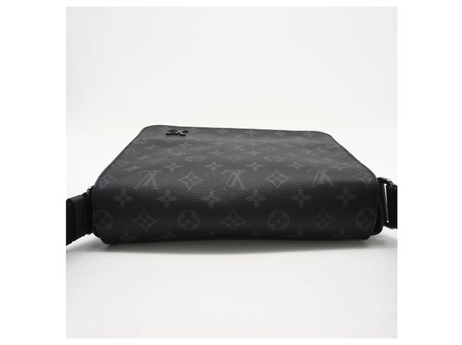 Louis Vuitton Monogram Eclipse District PM Schultertasche Braun Schwarz Monogramm - Ansicht 7