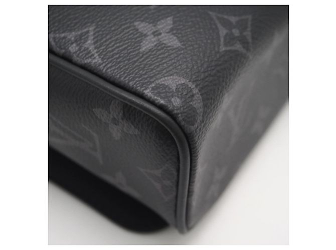 Louis Vuitton Monogram Eclipse District PM Schultertasche Braun Schwarz Monogramm - Ansicht 9