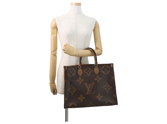 Borsa Tote OnTheGo GM Monogram Reverse Gigante Louis Vuitton Rosso - vista 4