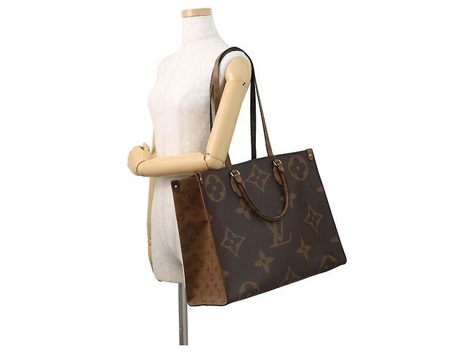 Borsa Tote OnTheGo GM Monogram Reverse Gigante Louis Vuitton Rosso - vista 5
