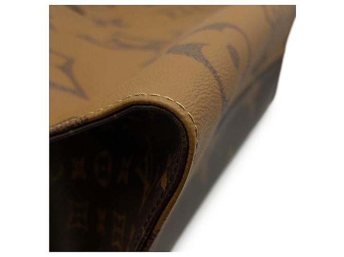 Borsa Tote OnTheGo GM Monogram Reverse Gigante Louis Vuitton Rosso - vista 7