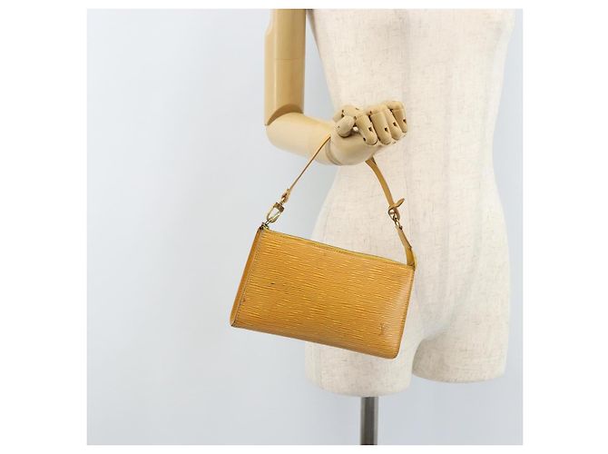 LOUIS VUITTON Pochette Accessoires Epi Pouch Giallo M52949 LV Auth BA11630 - vista 21
