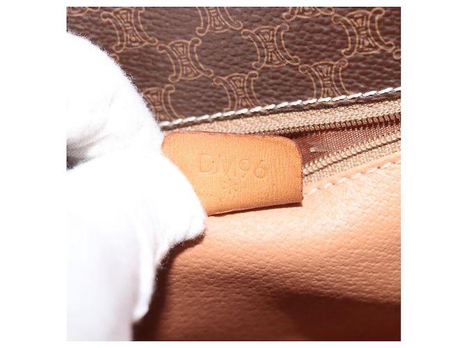 Céline Borsa a Spalla in Tela Macadam CELINE in Pelle PVC Marrone Oro Auth LNZ873A D'oro - vista 12