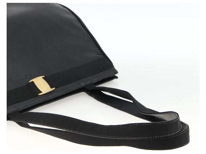 Borsa Tote Vala in pelle nera e oro Salvatore Ferragamo Auth gh1943 Nero D'oro - vista 7
