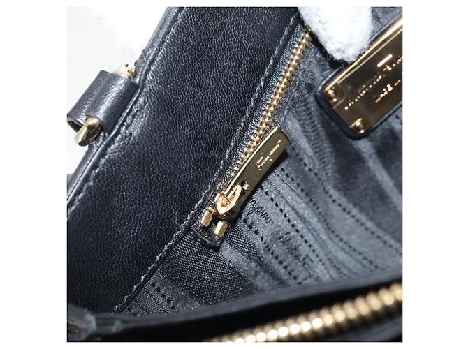 Borsa a mano Vala in pelle 2 in 1 nera e dorata di Salvatore Ferragamo Auth gh1879 - vista 24