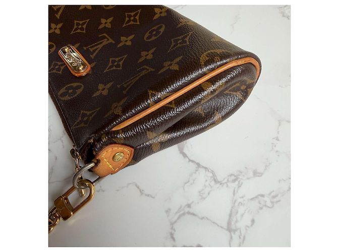 Borsa a tracolla Eva monogram di Louis Vuitton Marrone - vista 17