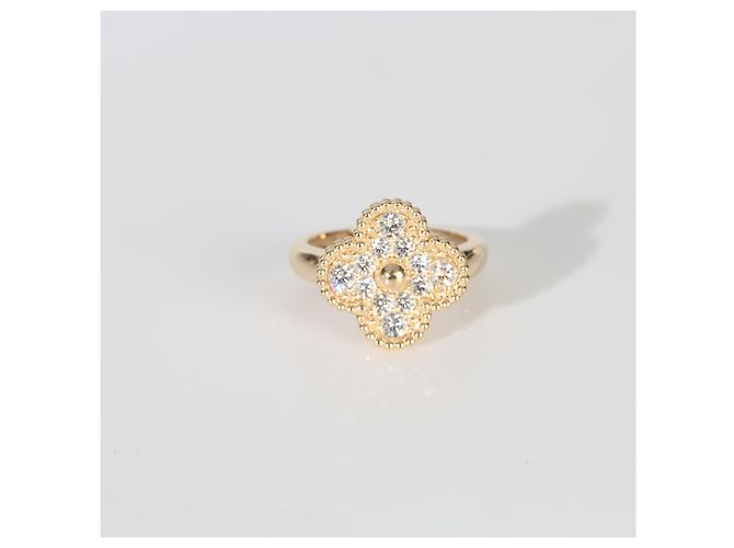 Anello Vintage Alhambra in Oro Giallo e Diamanti di Van Cleef & Arpels - vista 7
