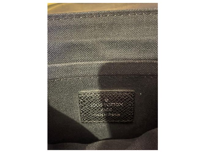 Borsa Louis Vuitton in pelle Taiga Brazza Nero - vista 10