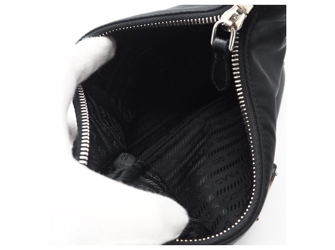 Borsa a Spalla Prada Re-Edition 2005 in Pelle Saffiano Nero - vista 11