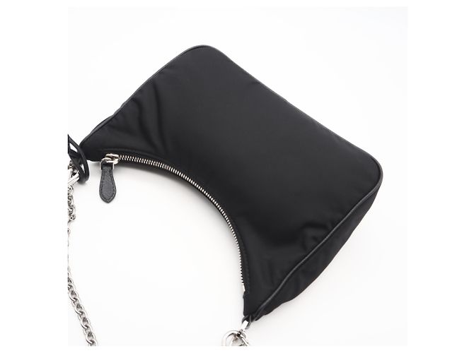 Borsa a Spalla Prada Re-Edition 2005 in Pelle Saffiano Nero - vista 2