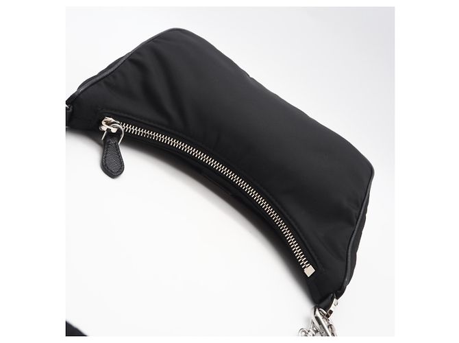 Borsa a Spalla Prada Re-Edition 2005 in Pelle Saffiano Nero - vista 5