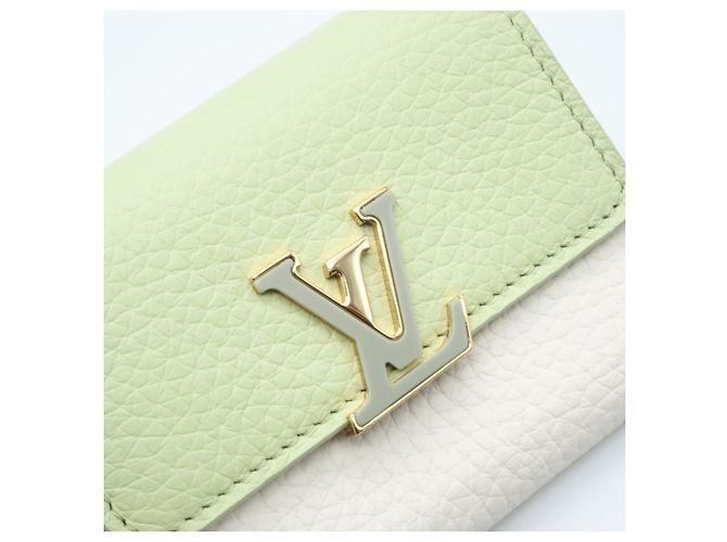 Cartera Capucines XS en Taurillon Louis Vuitton Blanco Verde - vista 10