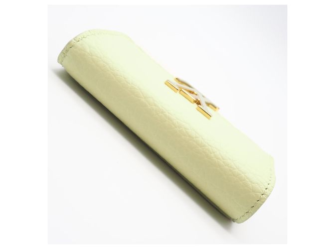 Cartera Capucines XS en Taurillon Louis Vuitton Blanco Verde - vista 5