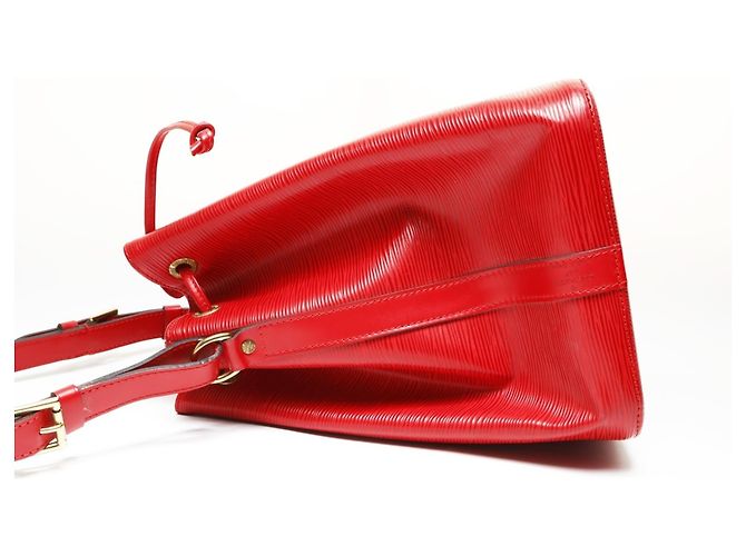 Noe Bolso de Hombro Petit Noé Epi Louis Vuitton Roja - vista 3