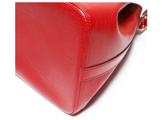 Noe Bolso de Hombro Petit Noé Epi Louis Vuitton Roja - vista 6