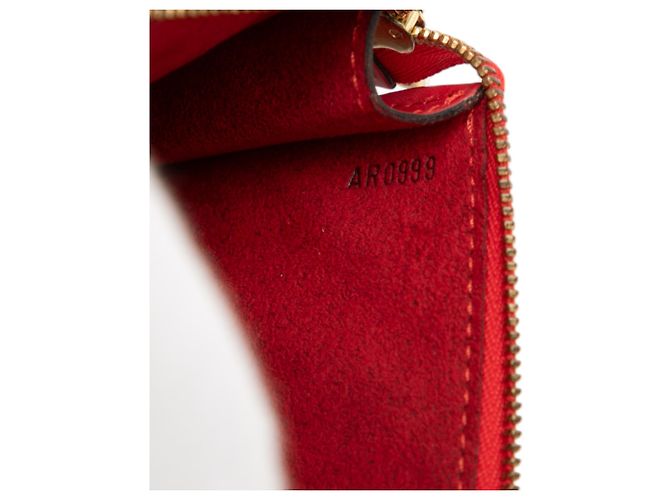 Pochette Accessoires Epi Rouge Louis Vuitton - vue 5
