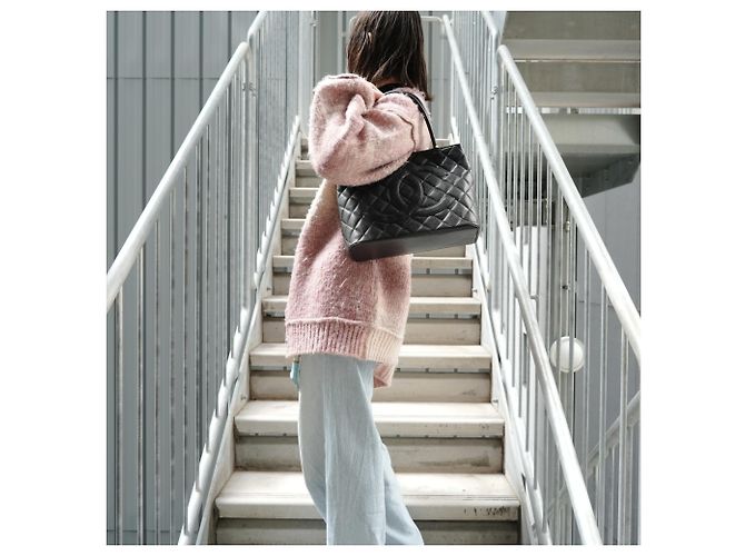 Timeless Borsa Tote Reissue Chanel in pelle di vitello grana nera Nero - vista 15