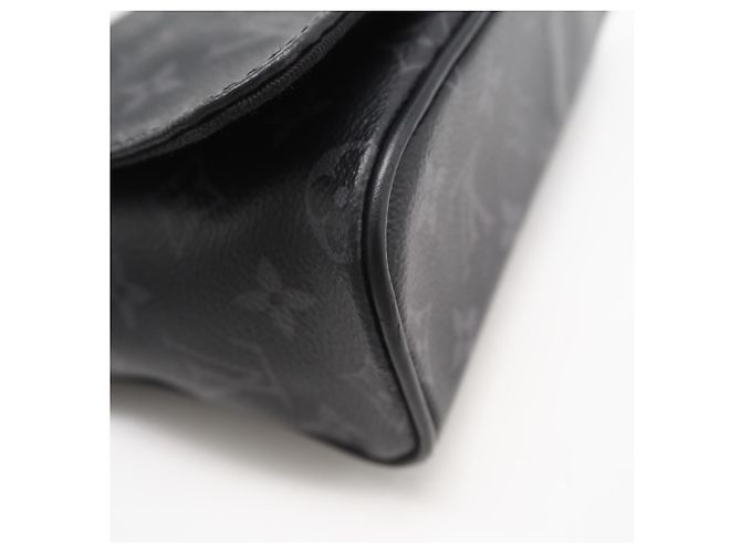 Borsa a Spalla District PM Monogram Eclipse di Louis Vuitton Marrone Nero - vista 10