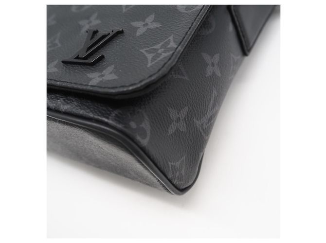 Borsa a Spalla District PM Monogram Eclipse di Louis Vuitton Marrone Nero - vista 11