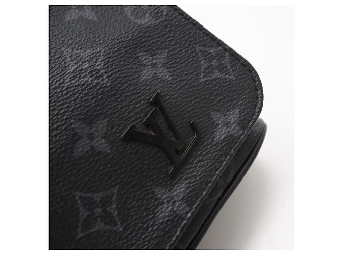 Borsa a Spalla District PM Monogram Eclipse di Louis Vuitton Marrone Nero - vista 12
