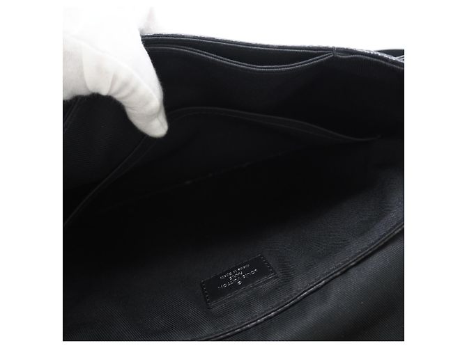 Borsa a Spalla District PM Monogram Eclipse di Louis Vuitton Marrone Nero - vista 16
