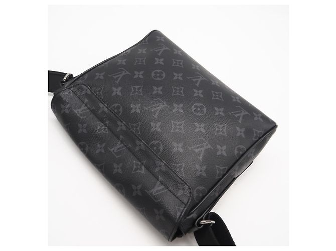 Borsa a Spalla District PM Monogram Eclipse di Louis Vuitton Marrone Nero - vista 2