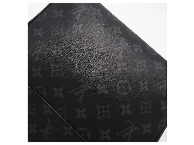 Borsa a Spalla District PM Monogram Eclipse di Louis Vuitton Marrone Nero - vista 3