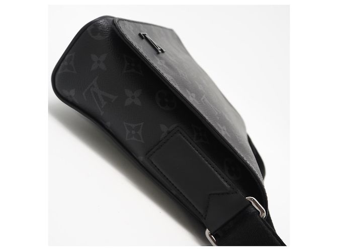 Borsa a Spalla District PM Monogram Eclipse di Louis Vuitton Marrone Nero - vista 6