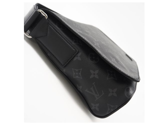 Borsa a Spalla District PM Monogram Eclipse di Louis Vuitton Marrone Nero - vista 7
