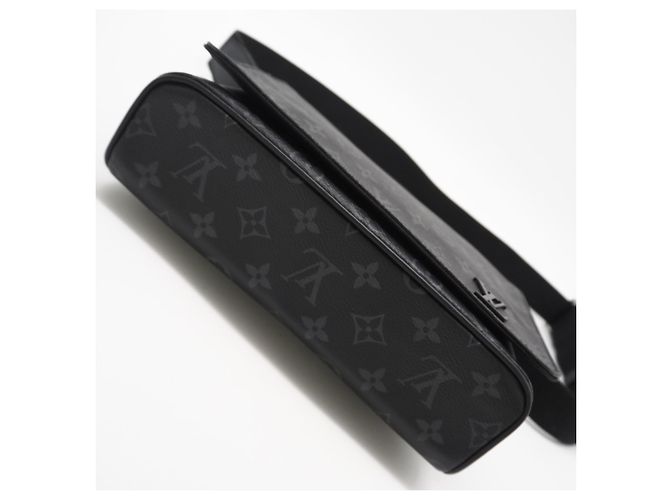 Borsa a Spalla District PM Monogram Eclipse di Louis Vuitton Marrone Nero - vista 8