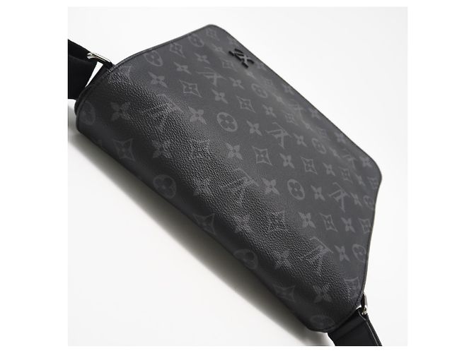 Borsa a Spalla District PM Monogram Eclipse di Louis Vuitton Marrone Nero - vista 9