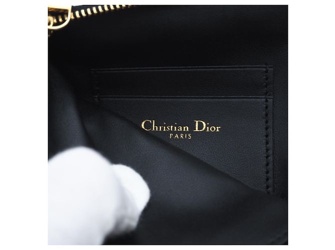 Borsa a Spalla Multifunzionale Cannage Caro di Christian Dior Nero Bianco - vista 14