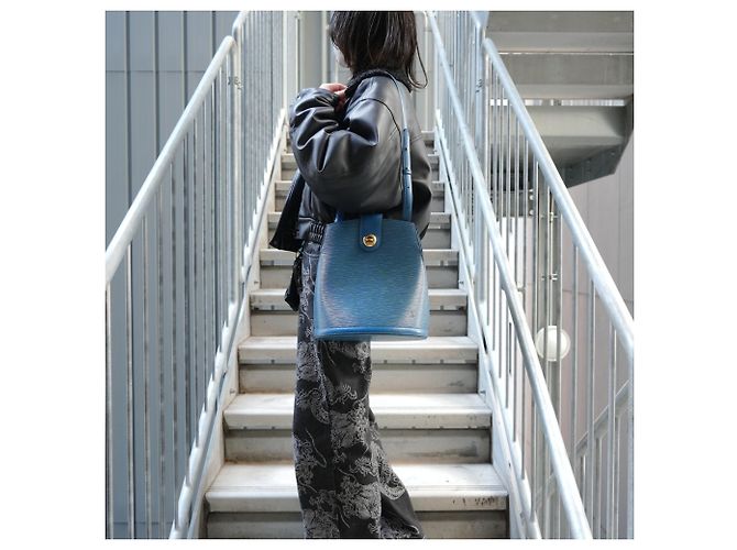Borsa a Spalla Cluny Epi Louis Vuitton Blu - vista 16