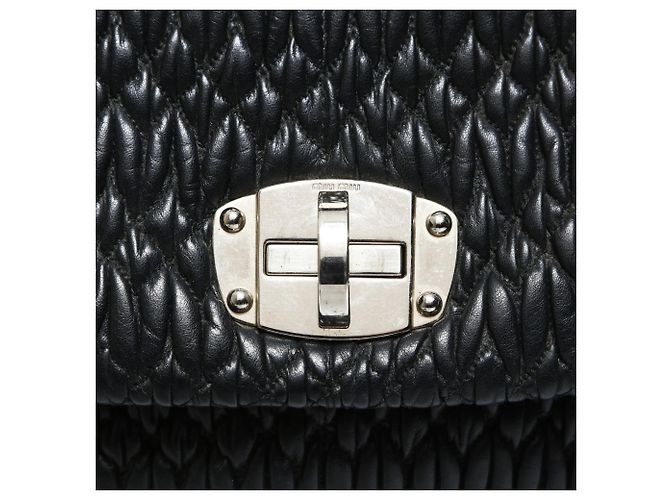 Borsa a Spalla Matelassé Miu Miu in Nero - vista 8
