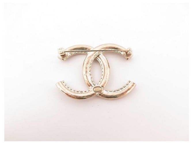NEUE CHANEL CC LOGO BROSCHE AUS GOLDENEM METALL KOLLEKTION 2022 - Ansicht 4