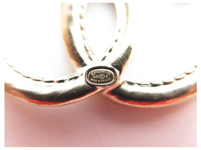NEUE CHANEL CC LOGO BROSCHE AUS GOLDENEM METALL KOLLEKTION 2022 - Ansicht 8