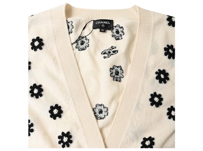Timeless Cárdigan de cachemira crema bordado con flores de Chanel Blanco Crudo - vista 5